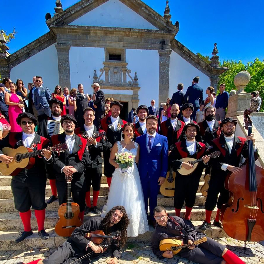 Atuação da Tuna Universitária do Minho em casamento